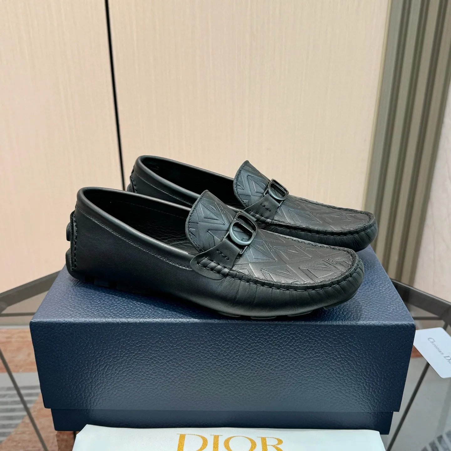 Men's shoes: 580💰 (Niu Li) (Dior Doudou shoes) Exclusive new model Official website new model The upper is made of high-quality imported calf, the color is delicate, and the flowing luxurious texture is tailor-made for exquisite men, creating a noble aura. Delicate and smooth lines. Cowhide lining. Size: 38-44, 45 customized. Outdoor driving shoes for experienced drivers🚗
